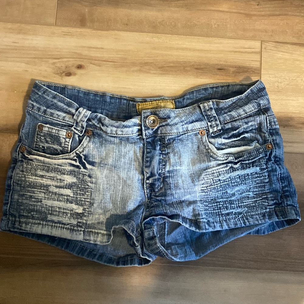 Drama Gold jean shorts (low rise). Size 3